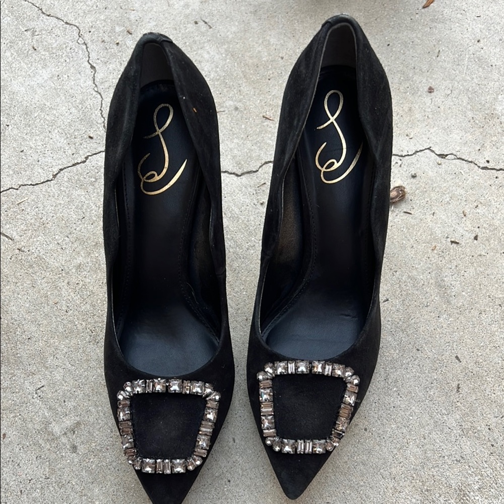 Elegant Black Women's Shoes with Embellished Buckle
